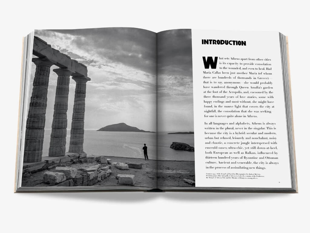 Σελίδα με κείμενο από το βιβλίο «Athens Riviera» της Assouline