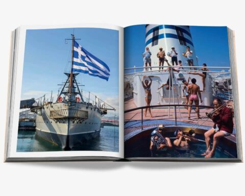 Athens Riviera: Το πολυτελές coffee table book της Assouline που αποτυπώνει τη μαγεία της Αθηναϊκής Ριβιέρας
