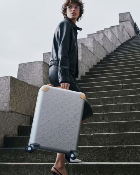 Όταν το Monogram γίνεται δομικό στοιχείο: η νέα Horizon Aluminum της Louis Vuitton