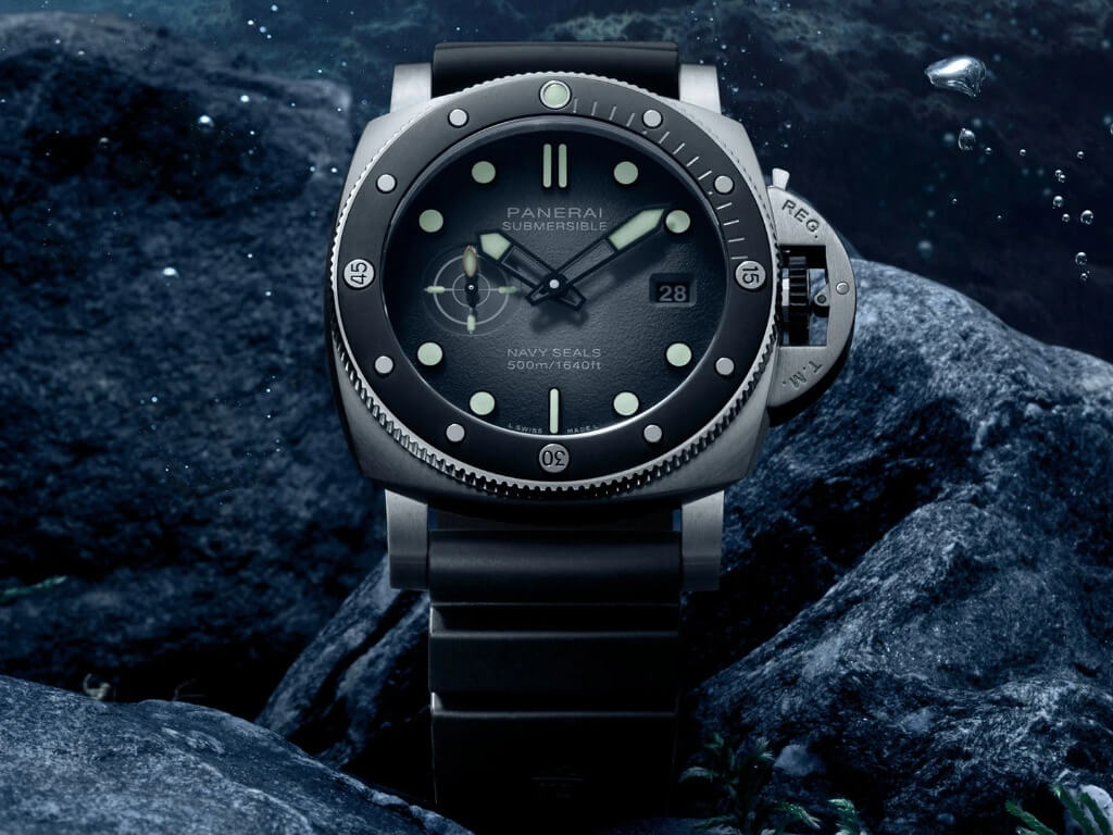 Panerai Submersible Navy SEALs PAM01738 σε υποβρύχια χρήση