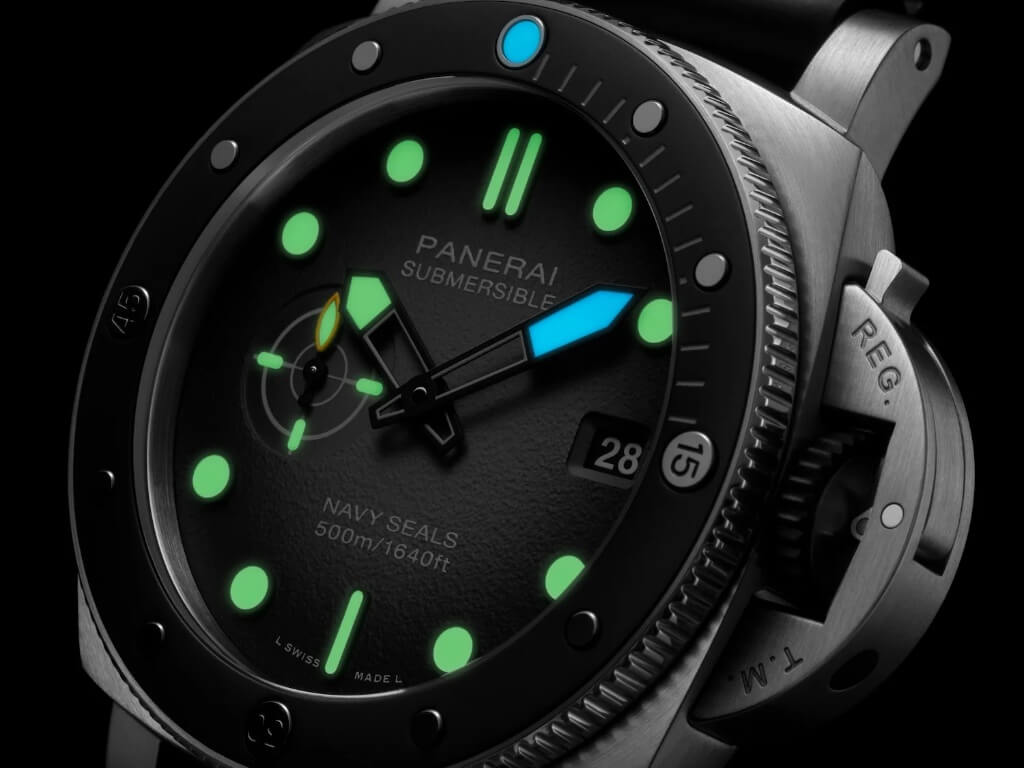 Λεπτομέρεια καντράν Panerai PAM01738 με Super-LumiNova