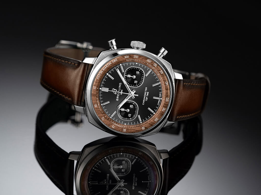 Breitling Top Time B01 από ατσάλι και πλατίνα με μαύρο καντράν