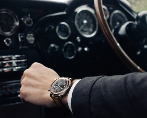 Breitling και Aston Martin τιμούν τη θρυλική DB5 με τρεις συλλεκτικές εκδόσεις του Top Time B01