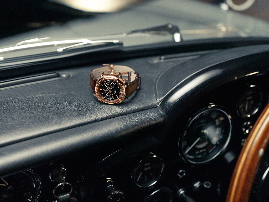 Breitling Top Time B01 από κόκκινο χρυσό 18 καρατίων με καντράν από όνυχα