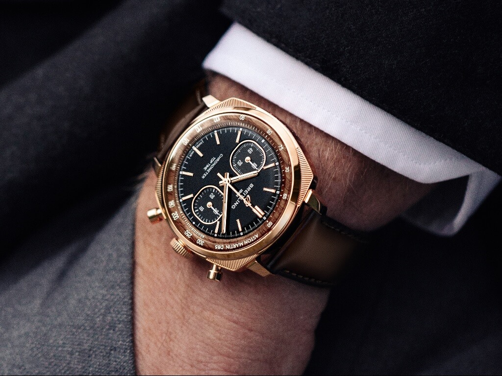 Breitling Top Time B01 από κόκκινο χρυσό 18 καρατίων φορεμένο στο χέρι