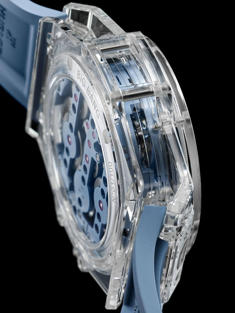 Πίσω όψη του Hublot Big Bang Sapphire Sky Blue που αποκαλύπτει τον μηχανισμό HUB1201 Meca-10