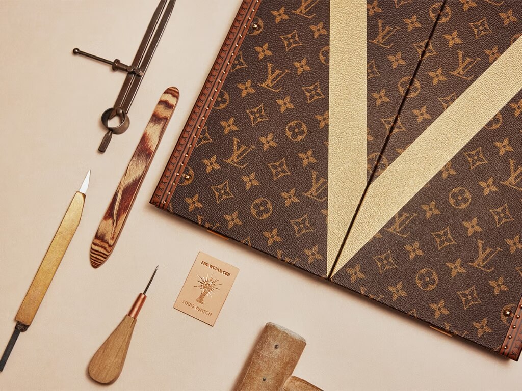 Εργαλεία κατασκευής του Louis Vuitton Trophy Trunk για το FIFA World Cup 2026.