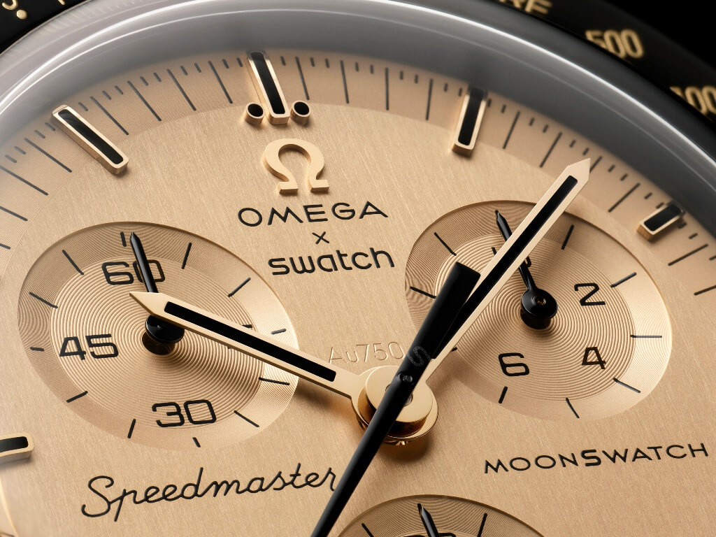 Λεπτομέρεια του χρυσού καντράν Moonshine Gold 18K στο συλλεκτικό MoonSwatch MISSION TO THE MOON 1969.