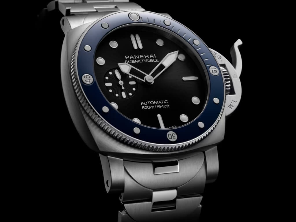 Η κορώνα τραβηγμένη στο Panerai Submersible PAM01756