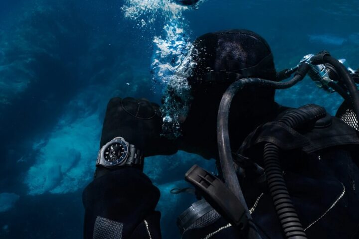 Panerai PAM01756: Το πρώτο Submersible 44mm με μεταλλικό μπρασελέ