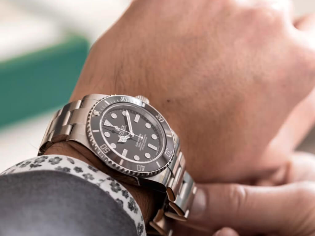 Αυθεντικό Rolex στον καρπό που αναδεικνύει τη στιβαρή κατασκευή του