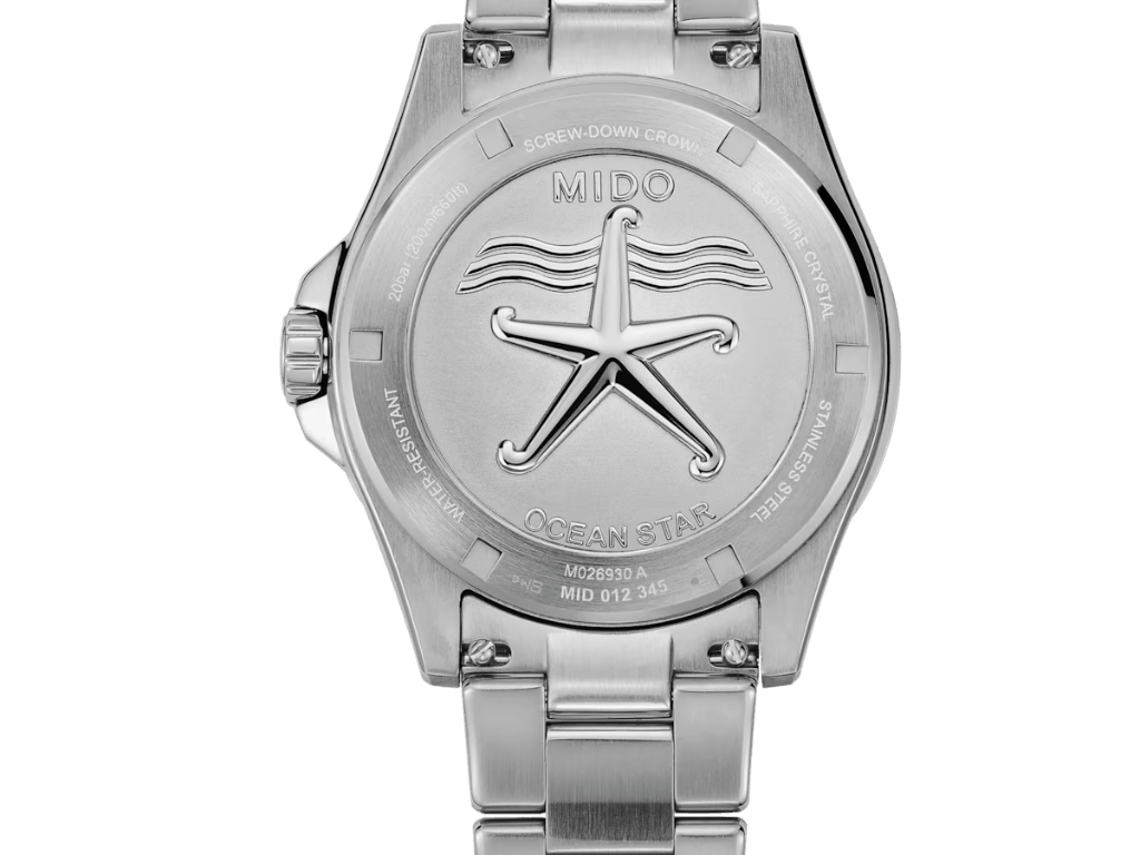 Κλειστό caseback του Mido Ocean Star 200 με ανάγλυφο αστερία