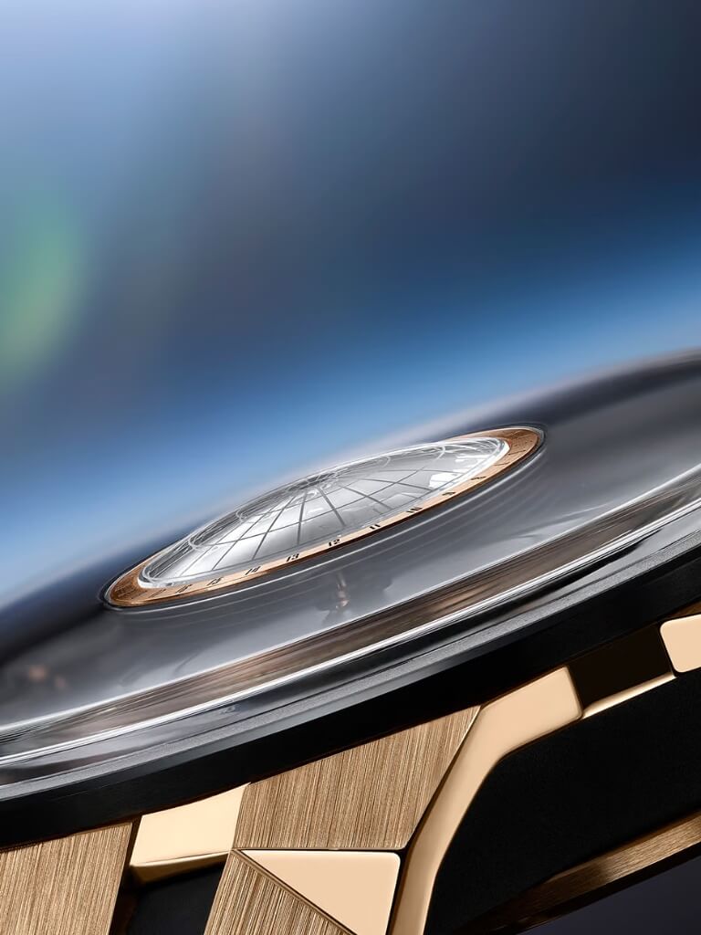 Πλαινή όψη του Ulysse Nardin Blast Moonstruck από ροζ χρυσό.