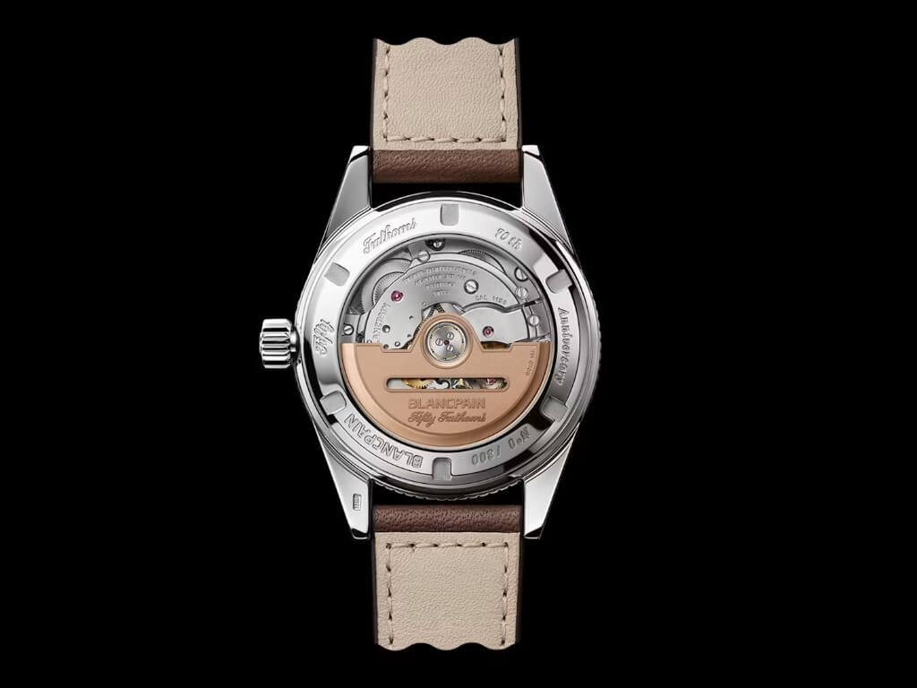 Πίσω όψη του Blancpain Fifty Fathoms Bathyscaphe 70th Anniversary με τον μηχανισμό Calibre 1150