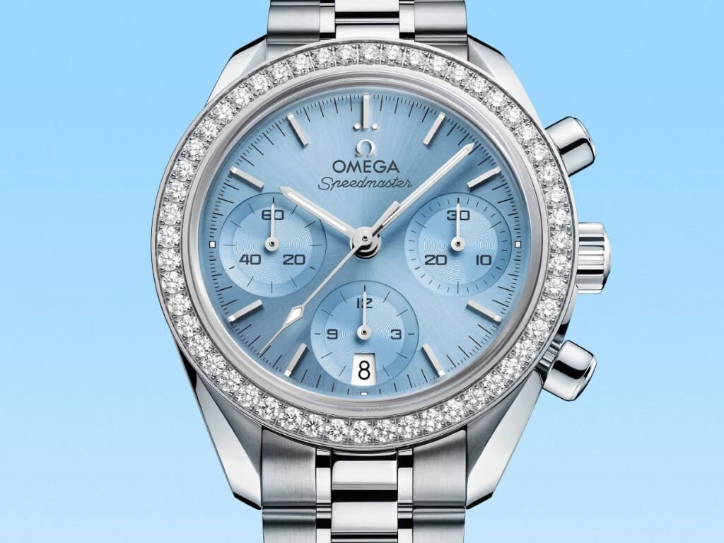 OMEGA Speedmaster 38 mm με μπλε του πάγου καντράν και διαμαντένια στεφάνη