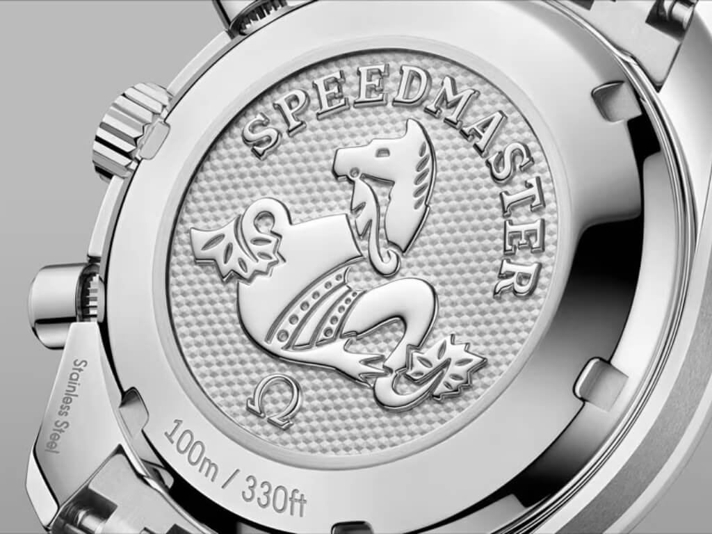 Πίσω όψη του OMEGA Speedmaster 38 mm με μαύρο καντράν