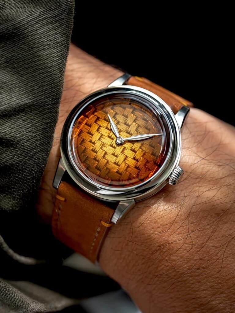 Το Watch Ho & Co. x Selten Yum Cha φορεμένο στον καρπό